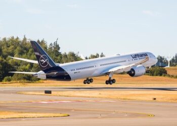 Europe’s largest airline Lufthansa  takes delivery of first of 32 787s Dreamliner